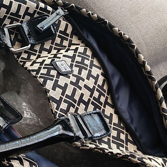 Tommy Hilfiger Tote - Picture 7 of 12
